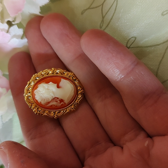 Classic Cameos - Picture 2 of 3